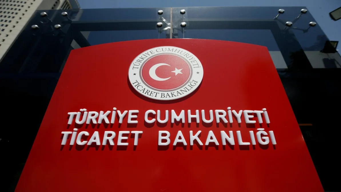 Türkiye Cumhuriyeti Ticaret Bakanlığı logosu ve tabelası, ihracat desteklerini temsil ediyor.